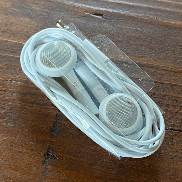 5 for $15 🦋 APPLE | Wired Earbuds NWT, Never Used - Picture 3 of 4